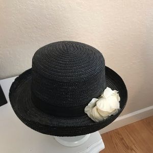 NWOT adult black straw hat with cream flower.
